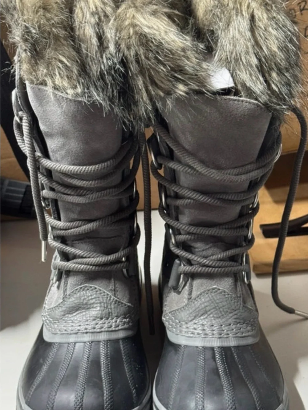 WINTER 🥶 is coming!- Sorel Gray Faux-Fur Trim Lace-Up Winter Boots